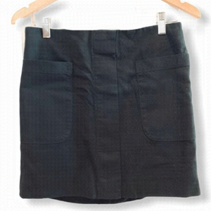 GAP skirt with pocket detailing